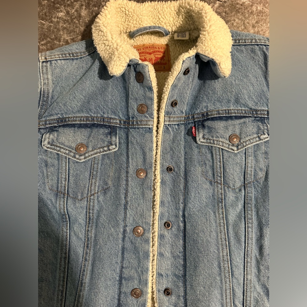 Woman's levi’s teddy bear jean jacket,Next day shipping!
